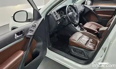 Volkswagen Tiguan 2015 2.0 Автомат в Москве № 277447, миниатюра 3