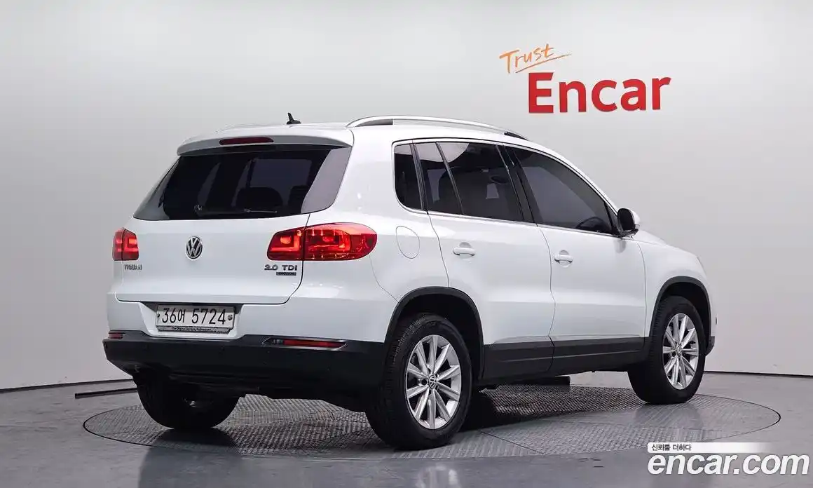 Volkswagen Tiguan 2015 2.0 Автомат в Москве № 277447, фото 5