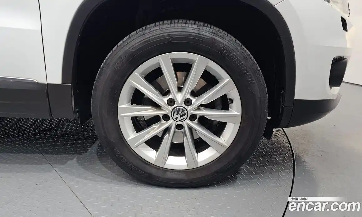 Volkswagen Tiguan 2015 2.0 Автомат в Москве № 277447, фото 9