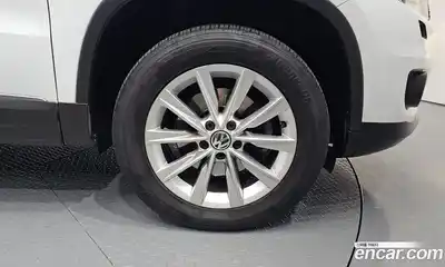 Volkswagen Tiguan 2015 2.0 Автомат в Москве № 277447, миниатюра 9