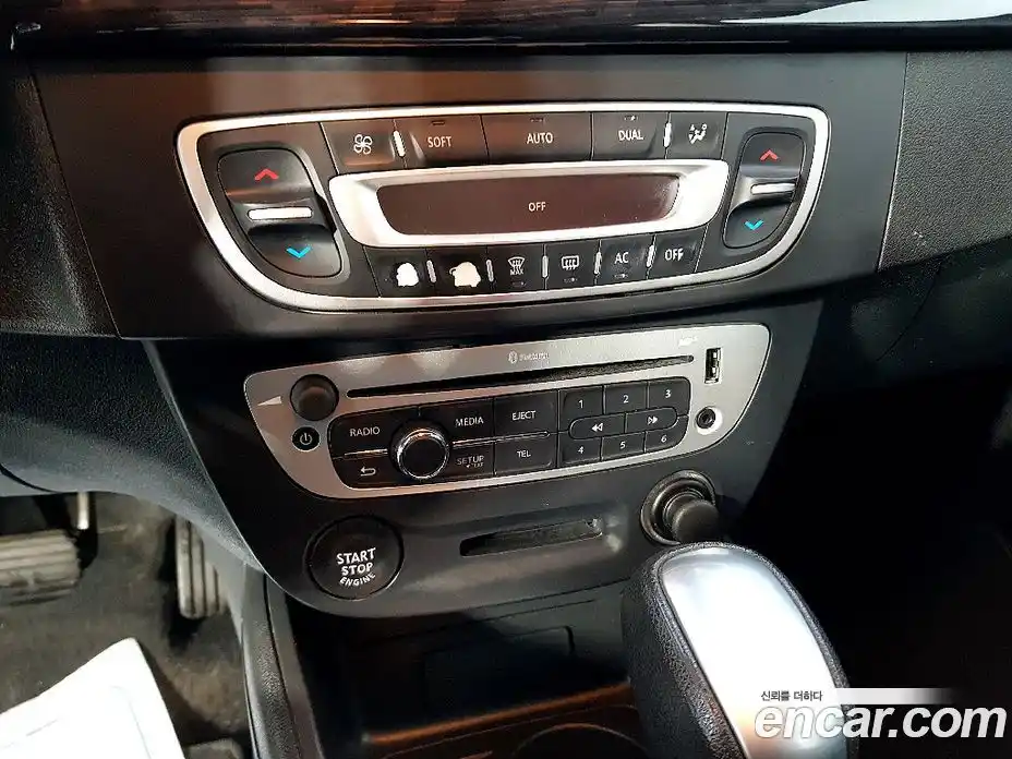 Renault SM3 2015 1.6 Автомат в Москве № 277995, фото 13