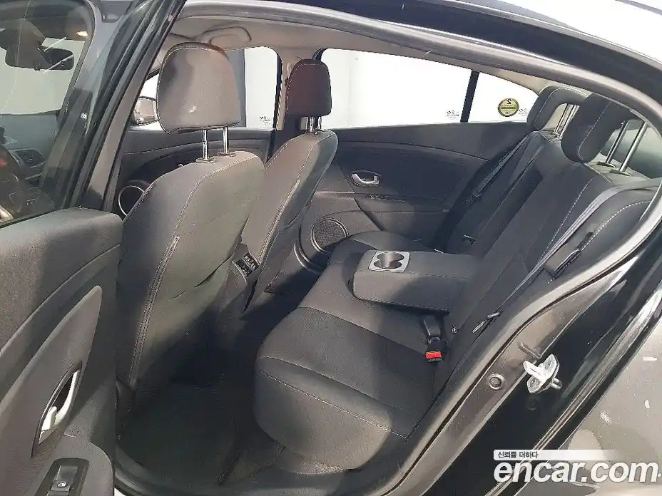 Renault SM3 2015 1.6 Автомат в Москве № 277995, фото 9