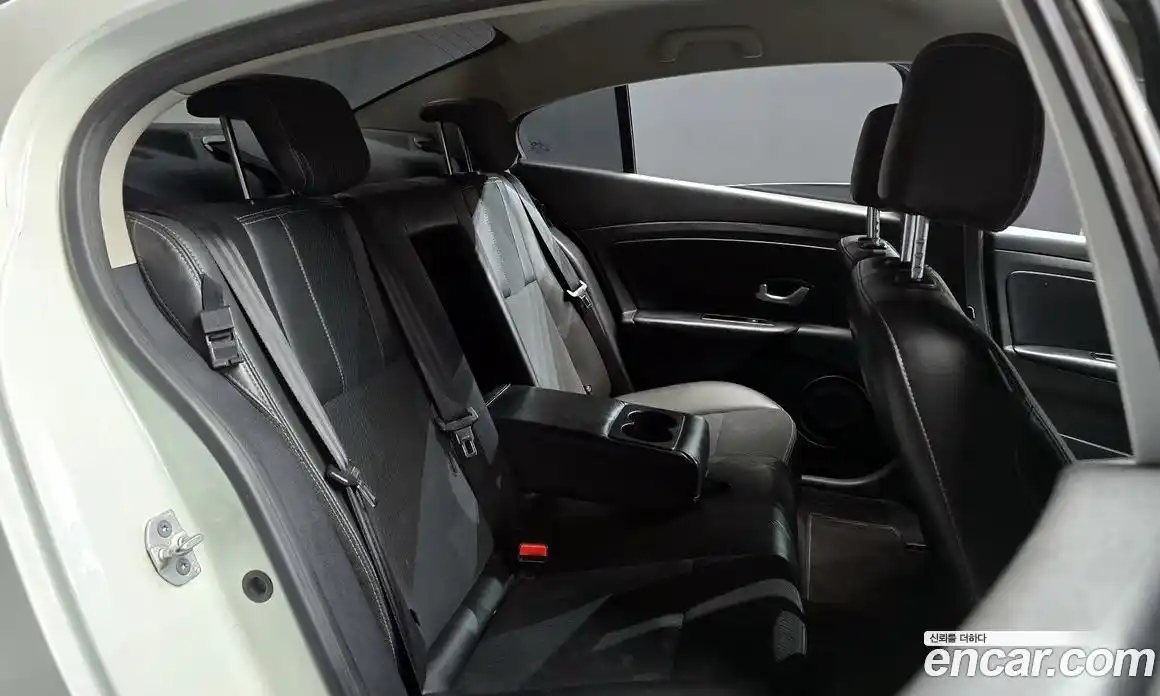 Renault SM3 2015 1.6 Автомат в Москве № 301227, фото 10