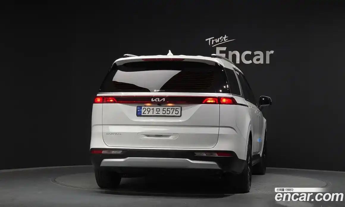 Kia Canival 2023 2.2 Автомат в Москве № 307126, фото 3