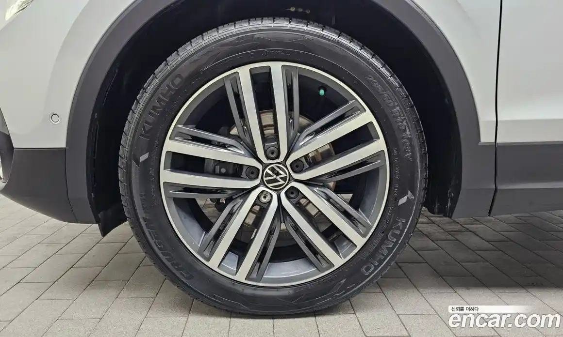 Volkswagen Tiguan 2022 2.0 Автомат в Москве № 357511, фото 5