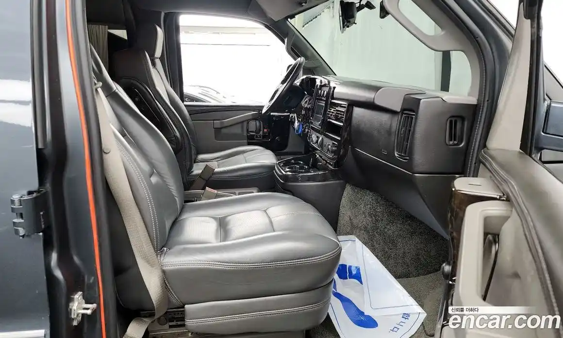 Chevrolet Express Van 2017 6.0 Автомат в Москве № 385418, фото 11