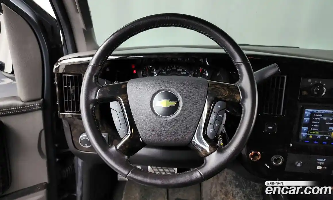 Chevrolet Express Van 2017 6.0 Автомат в Москве № 385418, фото 13