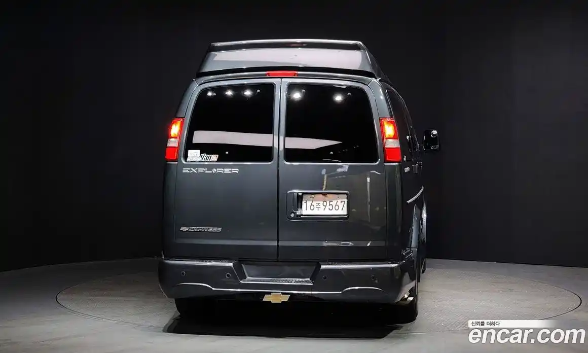 Chevrolet Express Van 2017 6.0 Автомат в Москве № 385418, фото 4