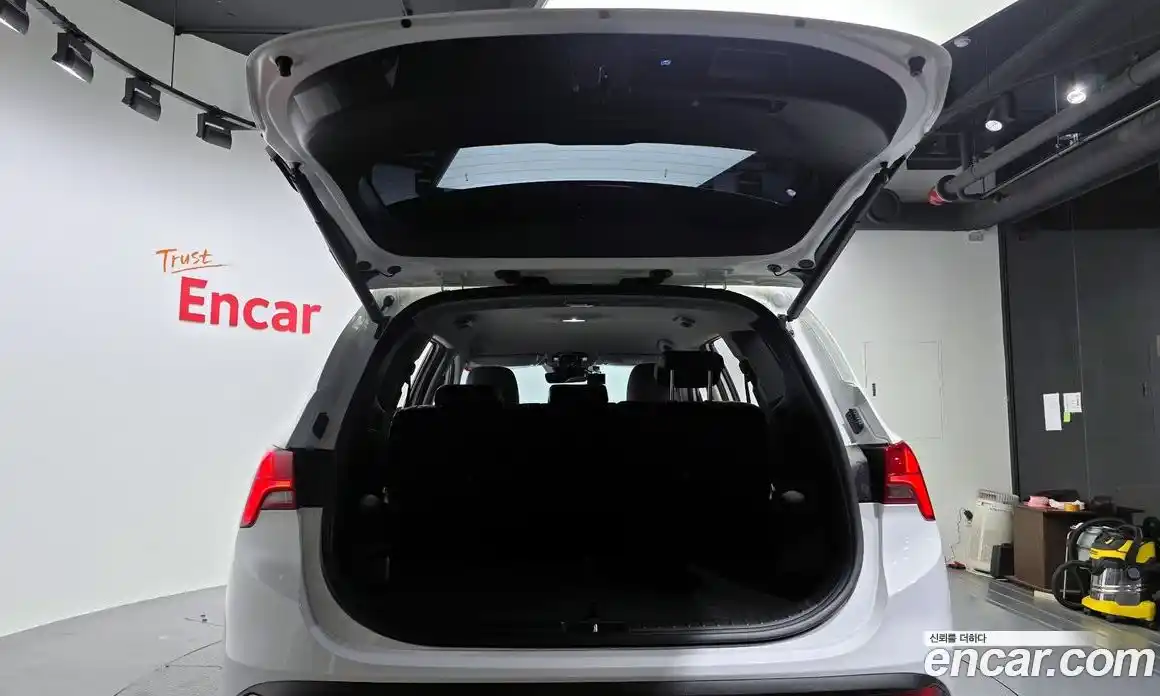 Hyundai Santa Fe 2023 2.2 Автомат в Москве № 3929, фото 3