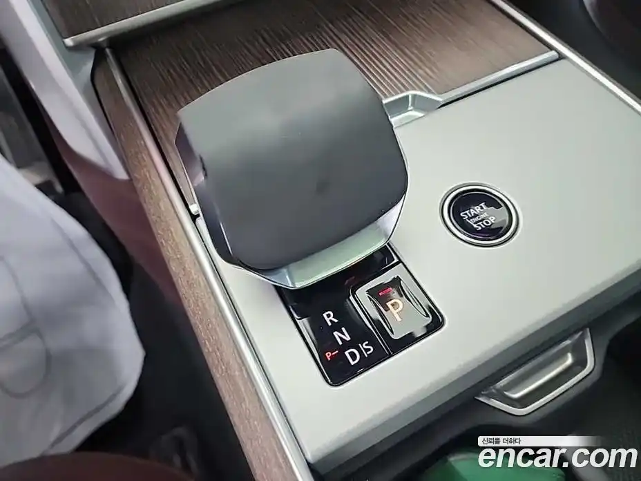 Land Rover Range-Rover 2024 4.4 Автомат в Москве № 416539, фото 8