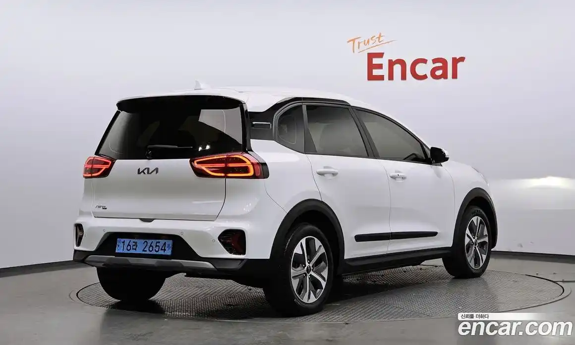 Kia Niro 2023 0.2 Автомат в Москве № 102302, фото 1