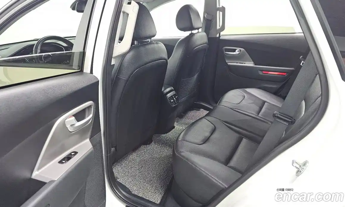 Kia Niro 2023 0.2 Автомат в Москве № 102302, фото 16