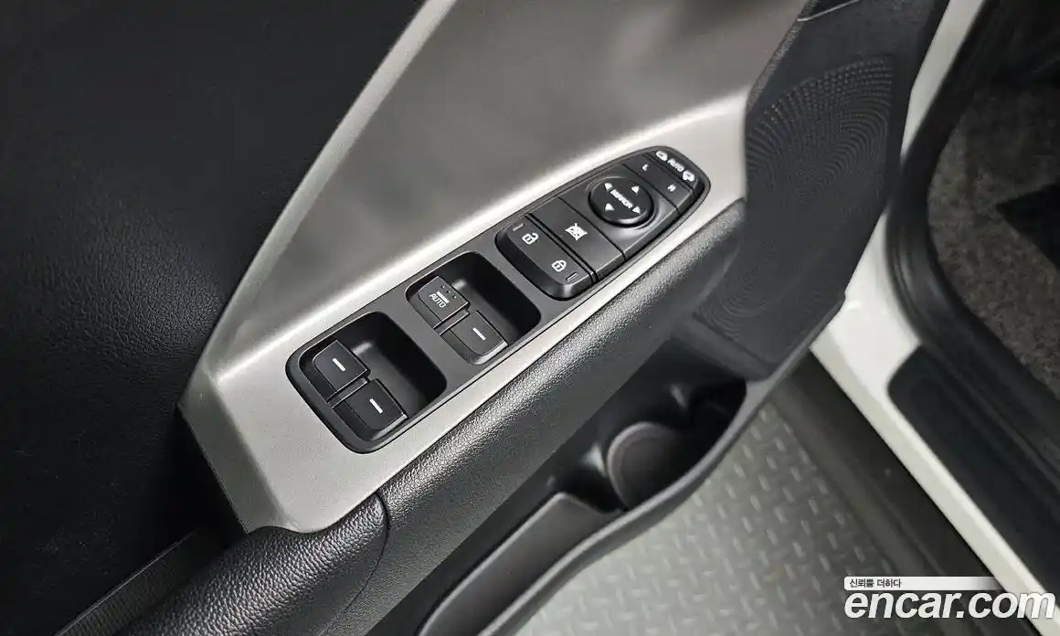 Kia Niro 2023 0.2 Автомат в Москве № 102302, фото 20