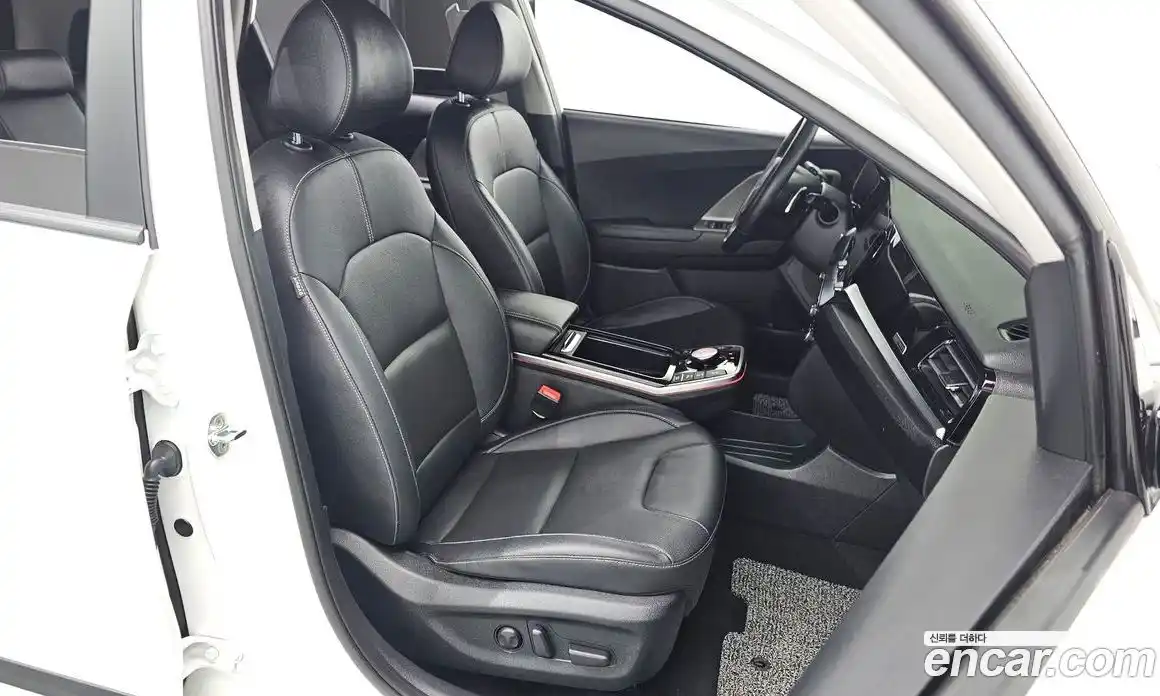 Kia Niro 2023 0.2 Автомат в Москве № 102302, фото 3