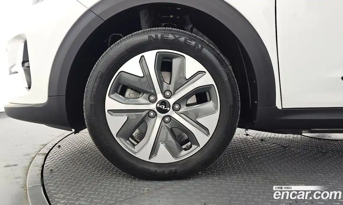 Kia Niro 2023 0.2 Автомат в Москве № 102302, фото 4