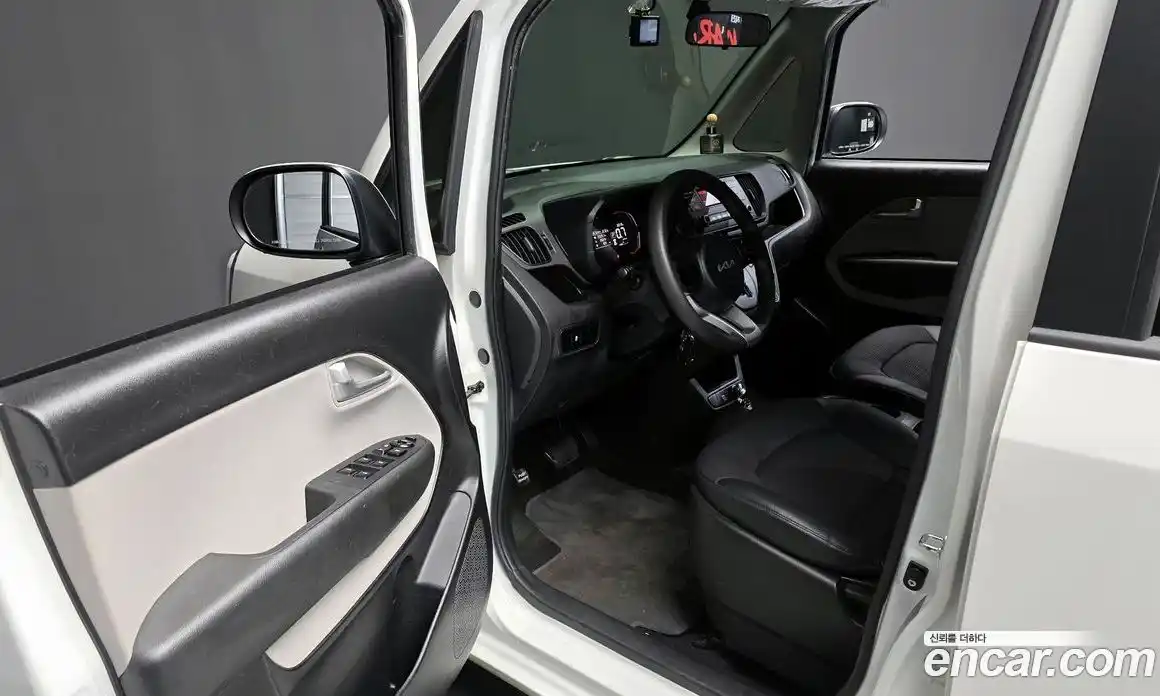 Kia Ray 2023 1.0 Автомат в Москве № 132777, фото 10