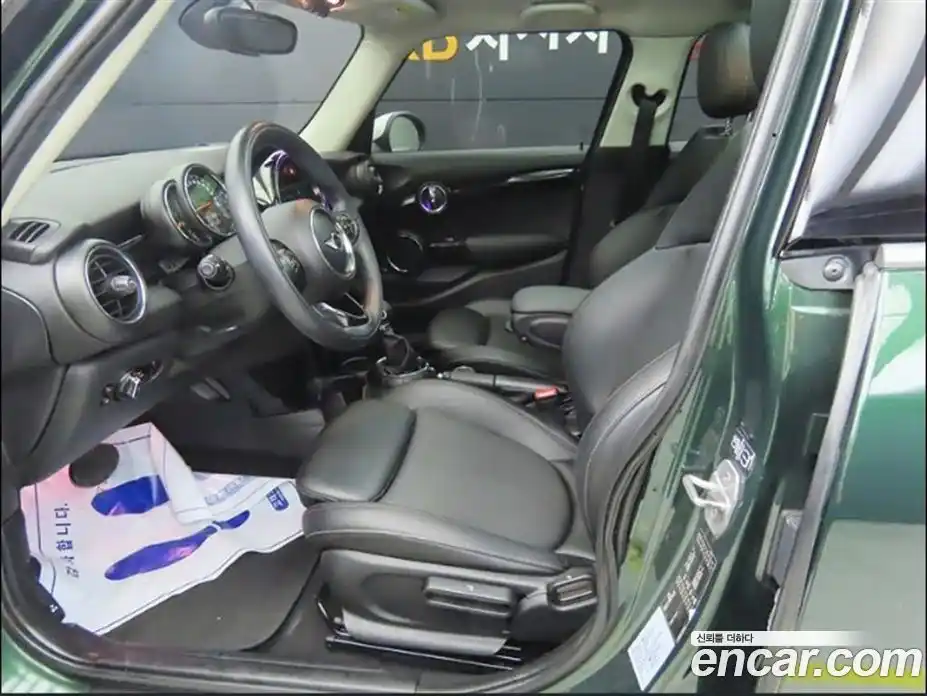 Mini Cooper 2016 1.5 Автомат в Москве № 148876, фото 6