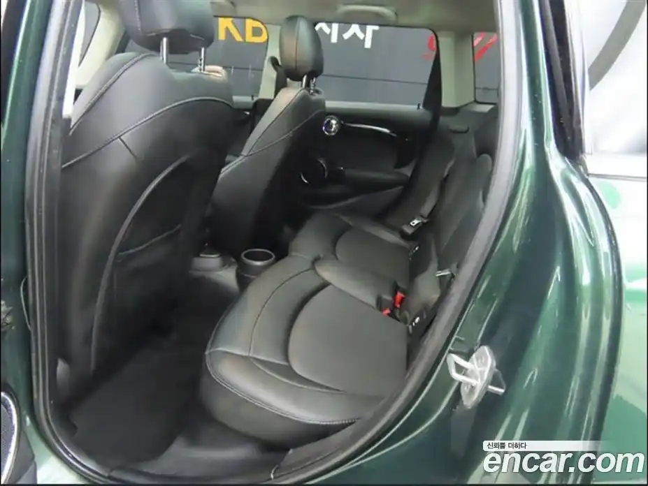 Mini Cooper 2016 1.5 Автомат в Москве № 148876, фото 7