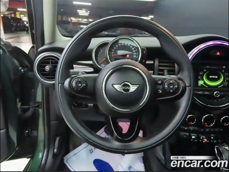 Mini Cooper 2016 1.5 Автомат в Москве № 148876, фото 9