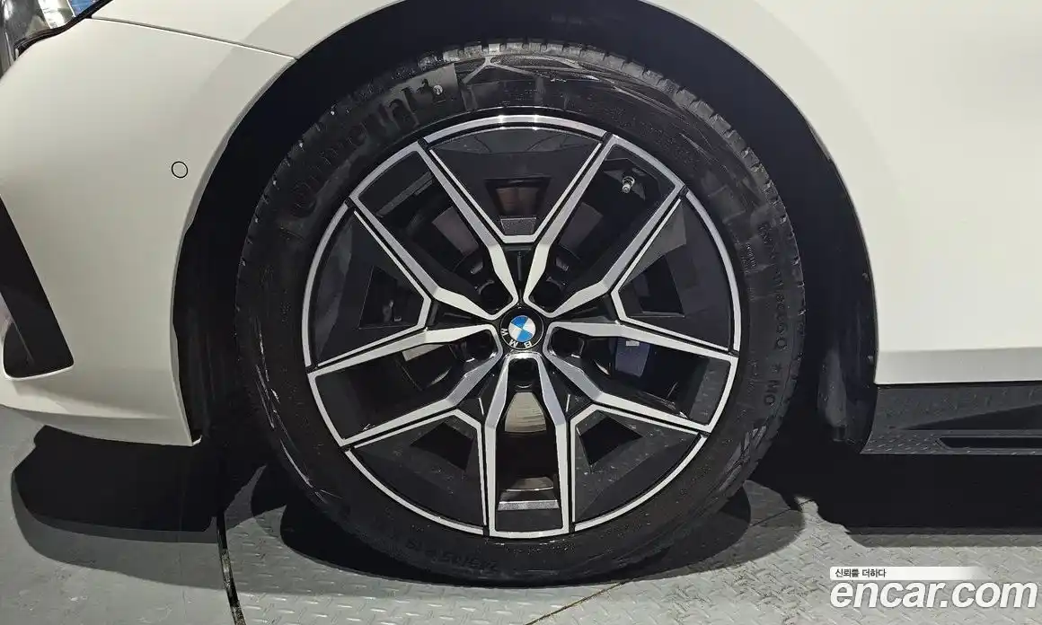 BMW 5-Series 2025 2.0 Автомат в Москве № 153516, фото 2