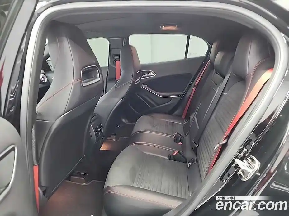 Mercedes-Benz GLA-Class 2018 2.0 Автомат в Москве № 161061, фото 12