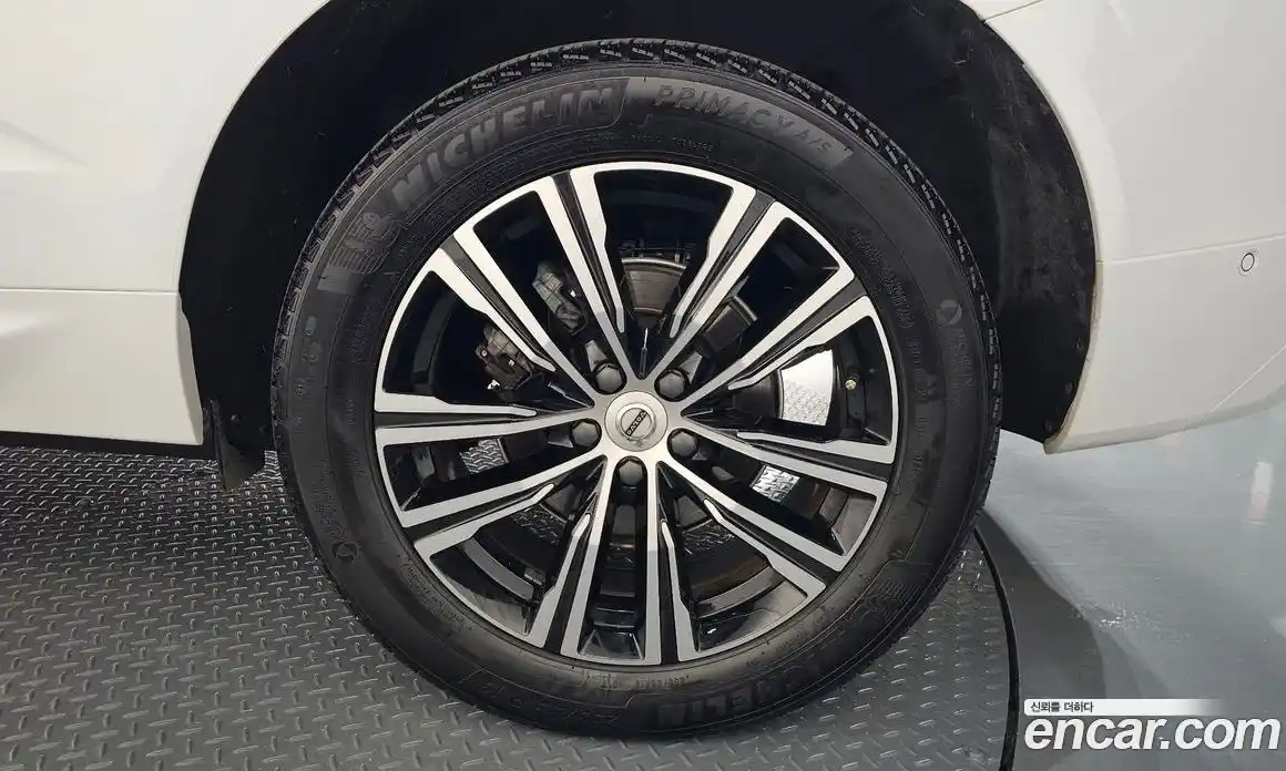 Volvo XC60 2022 2.0 Автомат в Москве № 164396, фото 11