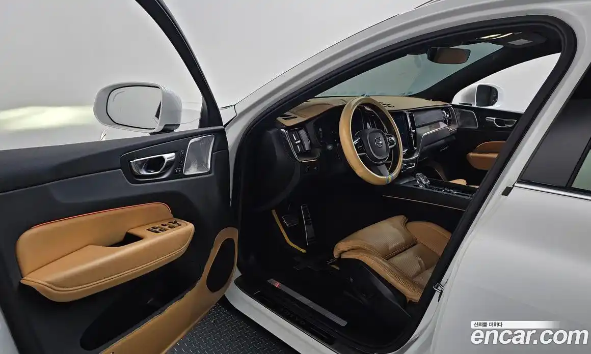 Volvo XC60 2022 2.0 Автомат в Москве № 164396, фото 15