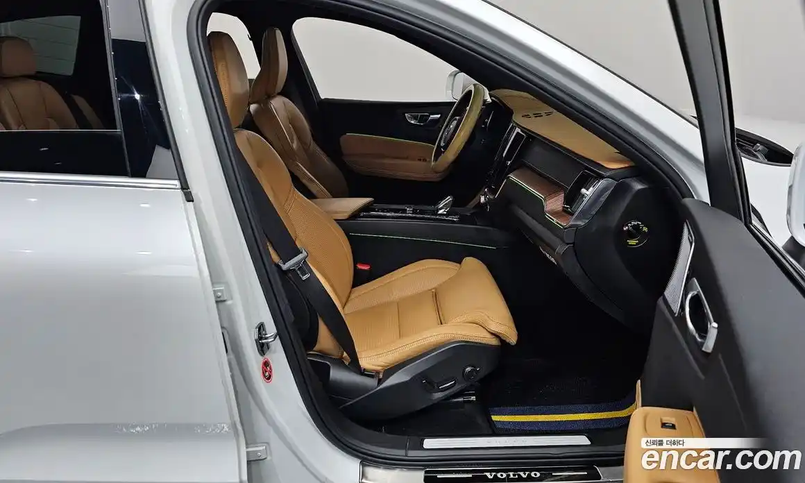 Volvo XC60 2022 2.0 Автомат в Москве № 164396, фото 4