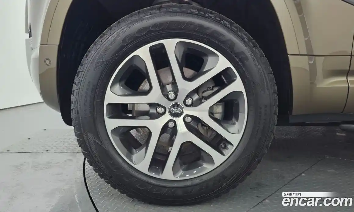 Land Rover Defender 2024 3.0 Автомат в Москве № 166056, фото 13