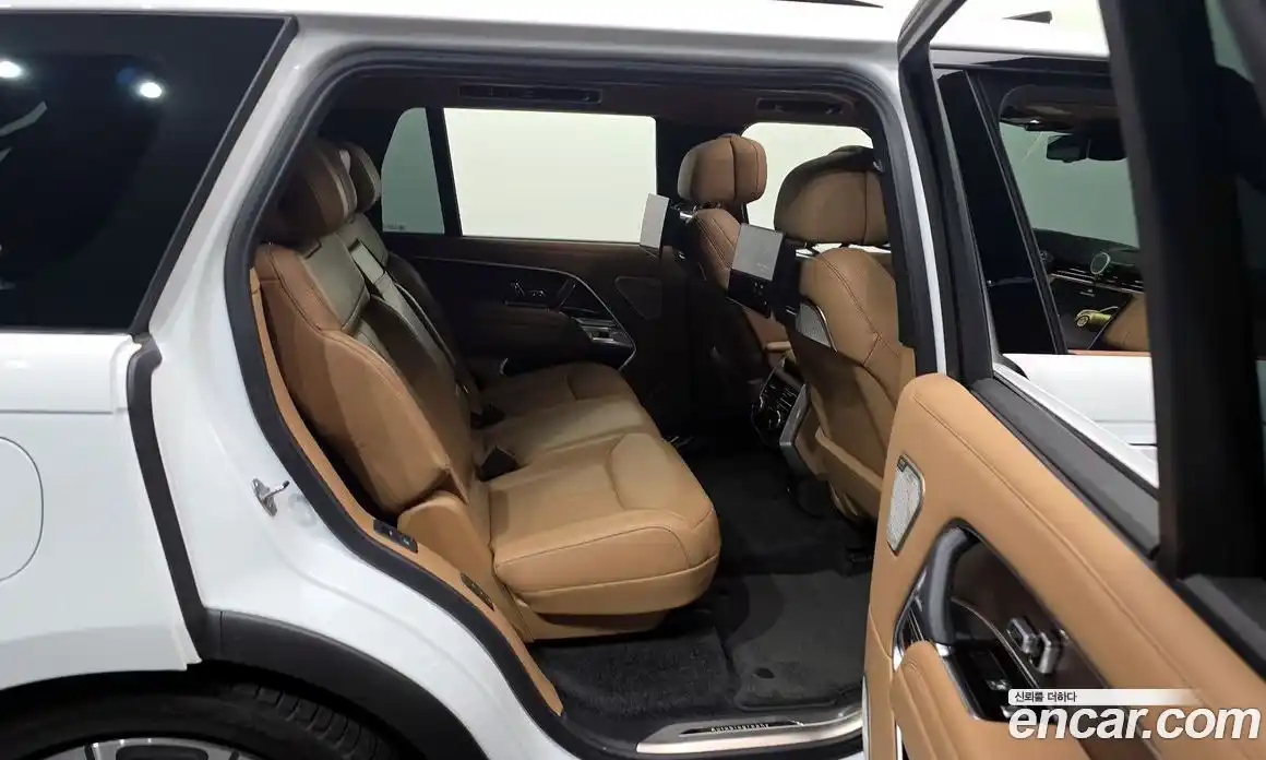 Land Rover Range-Rover 2023 4.4 Автомат в Москве № 166136, фото 12