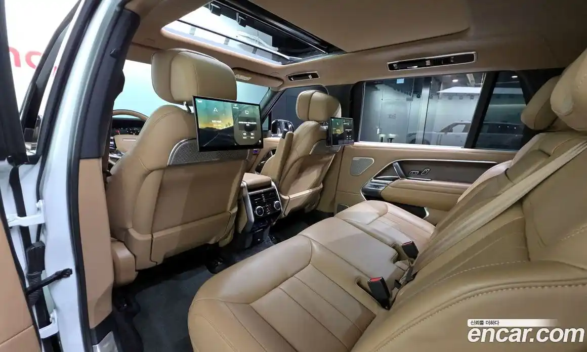 Land Rover Range-Rover 2023 4.4 Автомат в Москве № 166136, фото 18