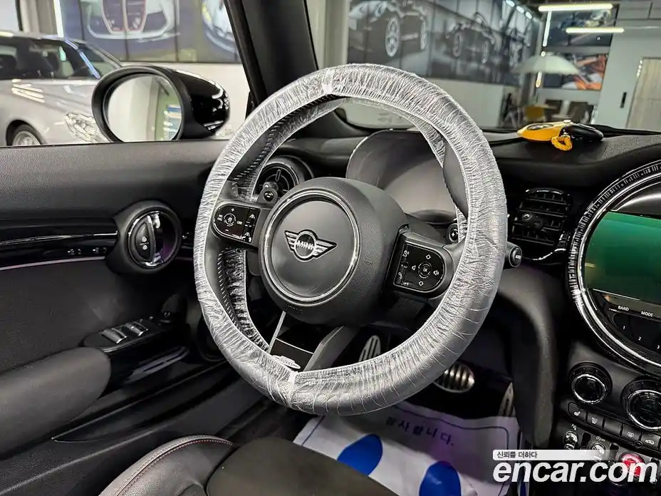 Mini Cooper Convertible 2022 2.0 Автомат в Москве № 166973, фото 14