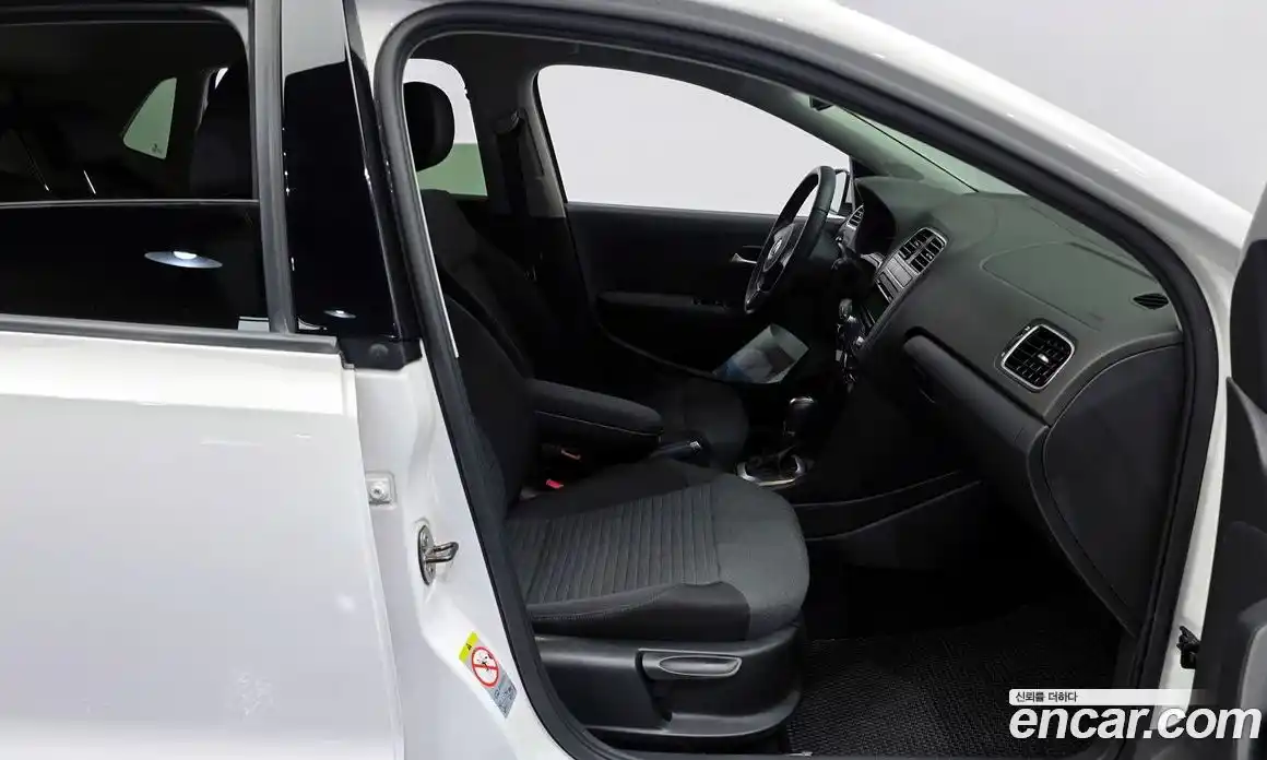 Volkswagen Polo 2014 1.6 Автомат в Москве № 167207, фото 7