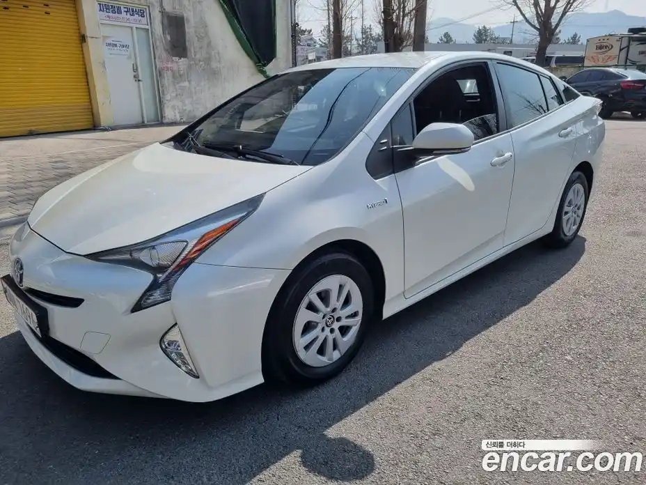 Toyota Prius 2018 1.8 Автомат в Москве № 170324, фото 1