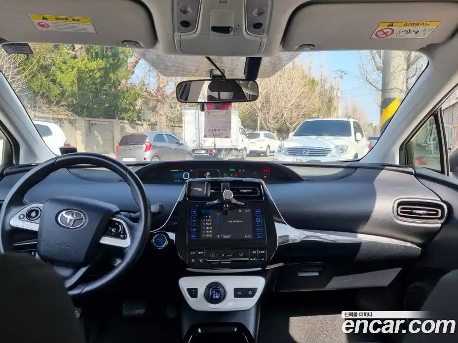 Toyota Prius 2018 1.8 Автомат в Москве № 170324, фото 13