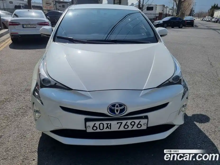 Toyota Prius 2018 1.8 Автомат в Москве № 170324, фото 3