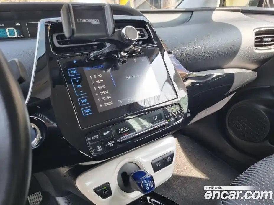 Toyota Prius 2018 1.8 Автомат в Москве № 170324, фото 8