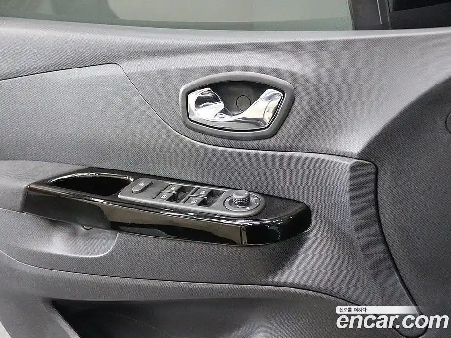 Renault QM3 2015 1.5 Автомат в Москве № 186310, фото 13