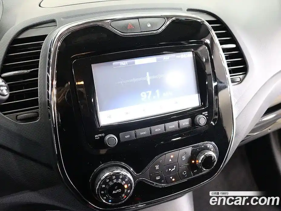 Renault QM3 2015 1.5 Автомат в Москве № 186310, фото 8