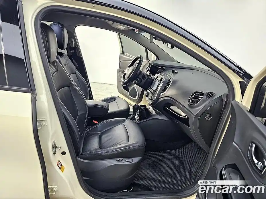 Renault QM3 2015 1.5 Автомат в Москве № 186707, фото 11