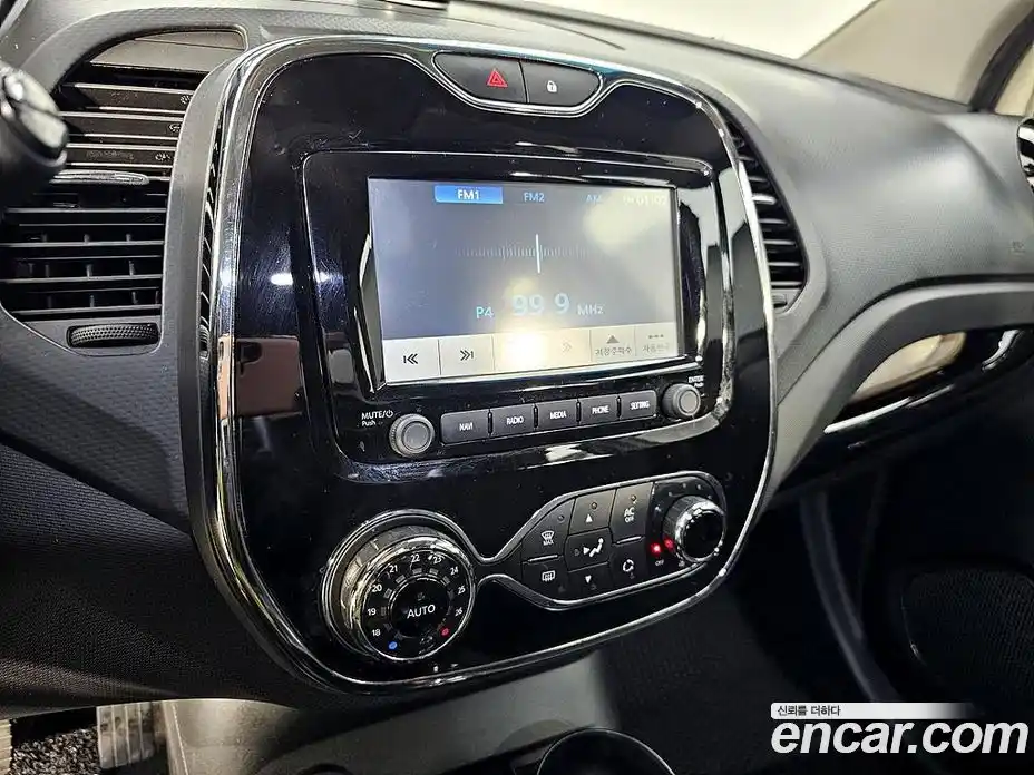 Renault QM3 2015 1.5 Автомат в Москве № 186707, фото 12