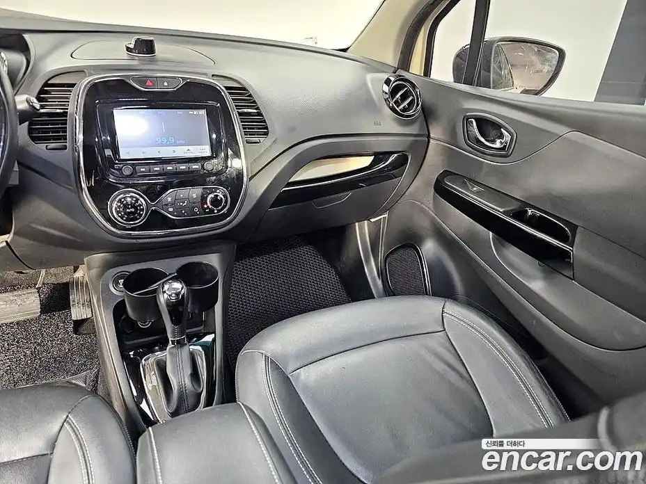 Renault QM3 2015 1.5 Автомат в Москве № 186707, фото 10