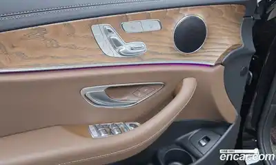 Mercedes-Benz E-Class 2023 2.0 Автомат в Москве № 193945, миниатюра 3