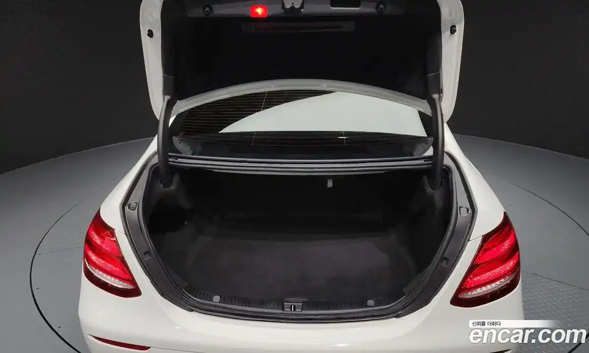 Mercedes-Benz E-Class 2019 2.0 Автомат в Москве № 194024, фото 17