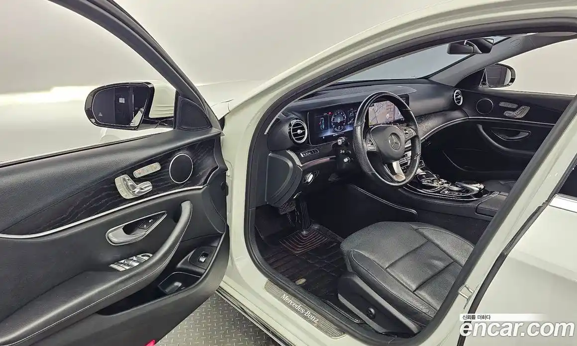 Mercedes-Benz E-Class 2017 2.0 Автомат в Москве № 195062, фото 17