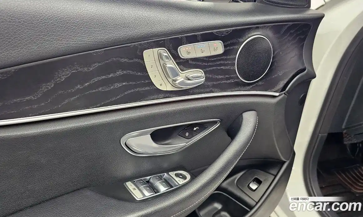 Mercedes-Benz E-Class 2017 2.0 Автомат в Москве № 195062, фото 20