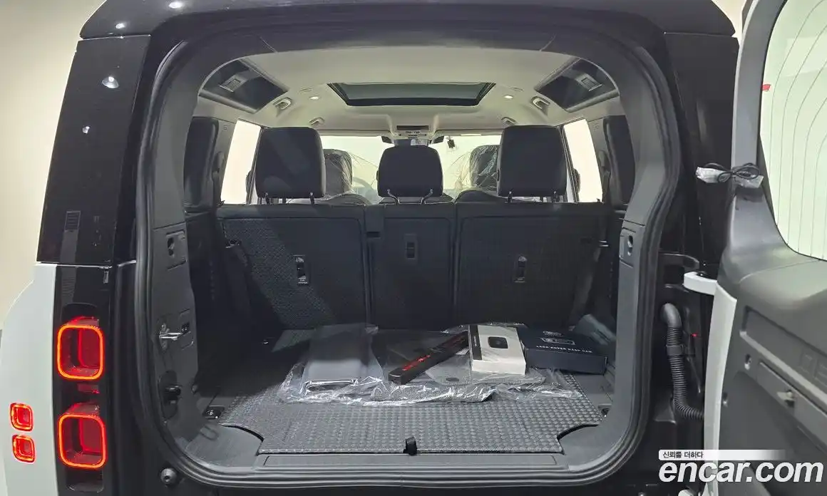 Land Rover Defender 2024 2.0 Автомат в Москве № 198031, фото 18