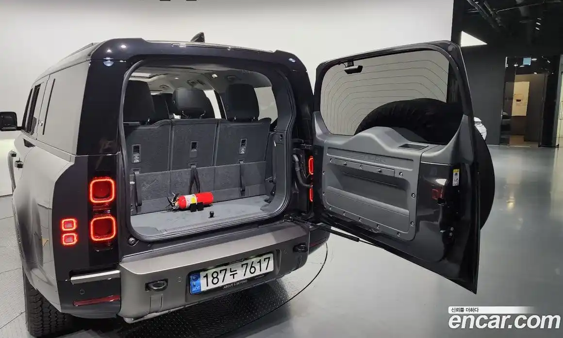 Land Rover Defender 2024 3.0 Автомат в Москве № 198042, фото 20