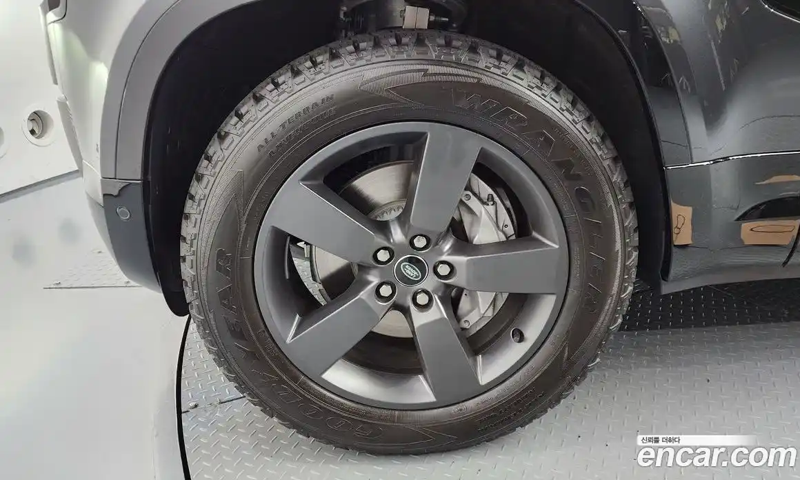 Land Rover Defender 2024 3.0 Автомат в Москве № 198042, фото 3