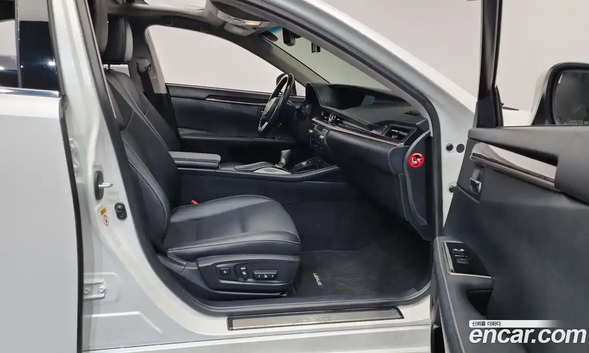 Lexus ES 2017 2.5 Автомат в Москве № 198876, фото 12